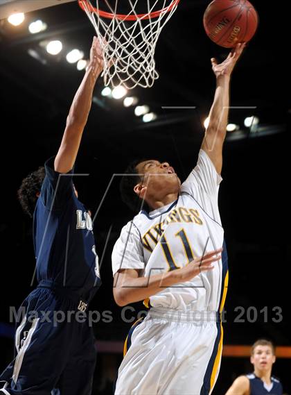 Thumbnail 1 in Santa Monica vs. Loyola (CIF SoCal Regional D1 Final) photogallery.