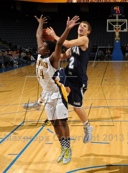 Thumbnail 1 in Santa Monica vs. Loyola (CIF SoCal Regional D1 Final) photogallery.