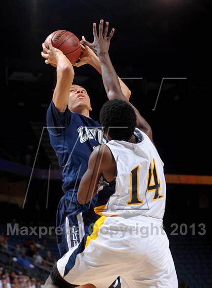 Thumbnail 1 in Santa Monica vs. Loyola (CIF SoCal Regional D1 Final) photogallery.