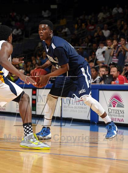 Thumbnail 1 in Santa Monica vs. Loyola (CIF SoCal Regional D1 Final) photogallery.