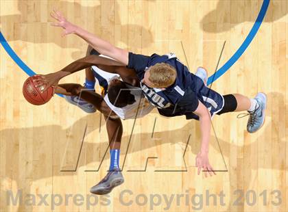 Thumbnail 3 in Santa Monica vs. Loyola (CIF SoCal Regional D1 Final) photogallery.