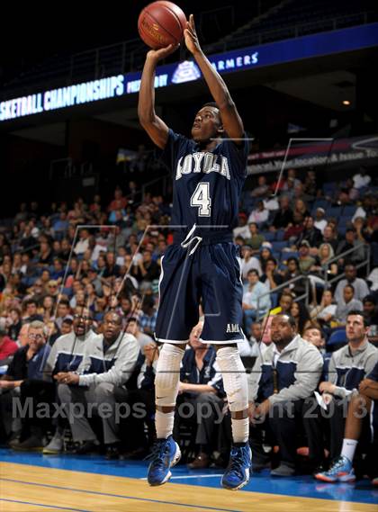 Thumbnail 3 in Santa Monica vs. Loyola (CIF SoCal Regional D1 Final) photogallery.