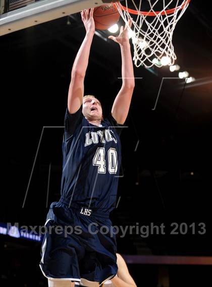 Thumbnail 1 in Santa Monica vs. Loyola (CIF SoCal Regional D1 Final) photogallery.