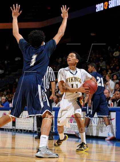 Thumbnail 3 in Santa Monica vs. Loyola (CIF SoCal Regional D1 Final) photogallery.