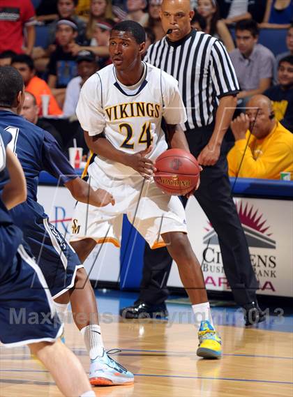 Thumbnail 3 in Santa Monica vs. Loyola (CIF SoCal Regional D1 Final) photogallery.