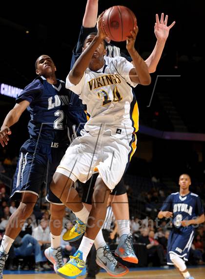 Thumbnail 3 in Santa Monica vs. Loyola (CIF SoCal Regional D1 Final) photogallery.