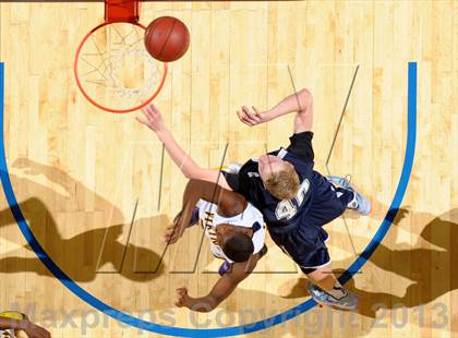Thumbnail 1 in Santa Monica vs. Loyola (CIF SoCal Regional D1 Final) photogallery.
