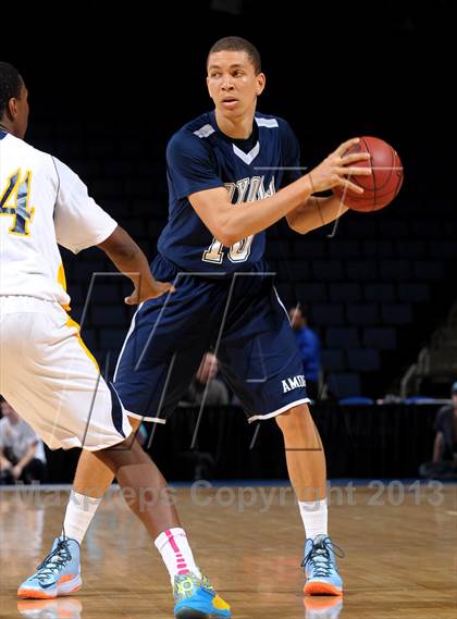 Thumbnail 3 in Santa Monica vs. Loyola (CIF SoCal Regional D1 Final) photogallery.