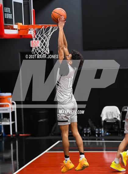 Thumbnail 1 in AZ Compass Prep vs. Prolific Prep  photogallery.