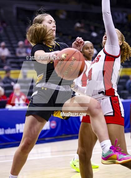 Thumbnail 1 in Lift for Life vs St Teresa's Academy (MSHSAA Class 5 Championship) photogallery.