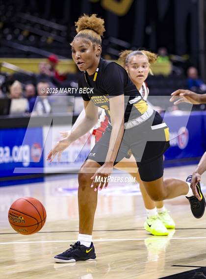 Thumbnail 3 in Lift for Life vs St Teresa's Academy (MSHSAA Class 5 Championship) photogallery.