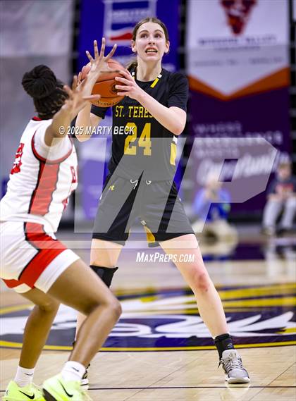 Thumbnail 3 in Lift for Life vs St Teresa's Academy (MSHSAA Class 5 Championship) photogallery.