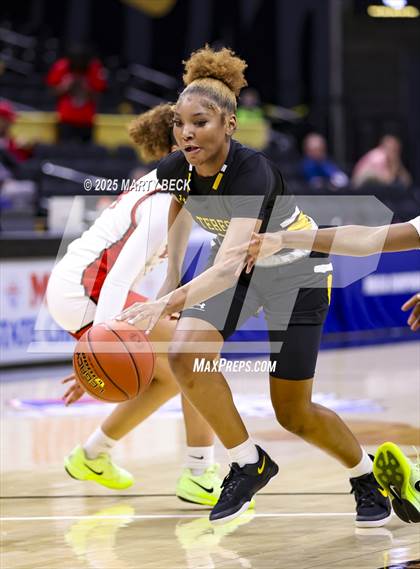 Thumbnail 1 in Lift for Life vs St Teresa's Academy (MSHSAA Class 5 Championship) photogallery.