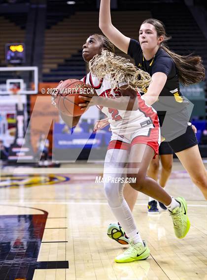 Thumbnail 2 in Lift for Life vs St Teresa's Academy (MSHSAA Class 5 Championship) photogallery.