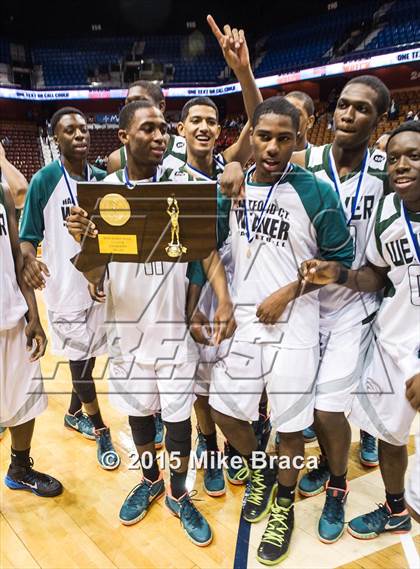 Thumbnail 2 in Notre Dame Catholic vs. Weaver (CIAC Class M Final) photogallery.