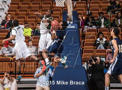 Thumbnail 2 in Notre Dame Catholic vs. Weaver (CIAC Class M Final) photogallery.
