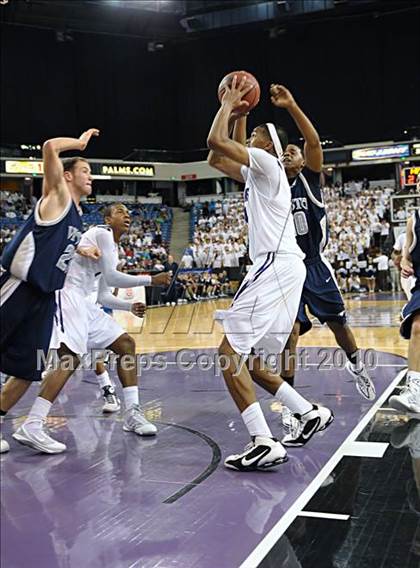 Thumbnail 2 in Sacramento vs. Vista del Lago (CIF SJS D3 Final) photogallery.