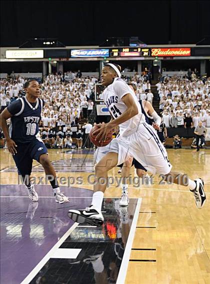 Thumbnail 2 in Sacramento vs. Vista del Lago (CIF SJS D3 Final) photogallery.