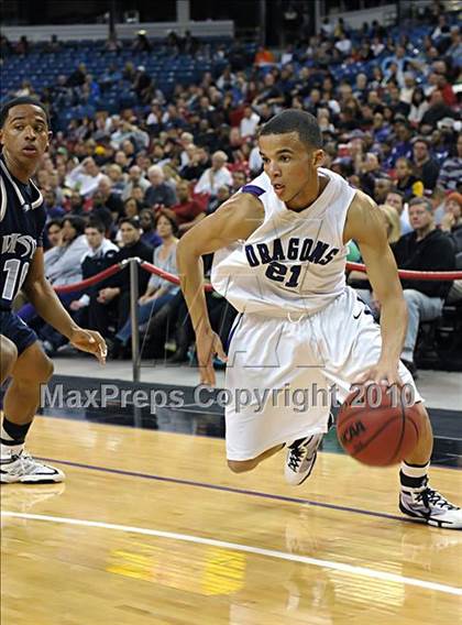 Thumbnail 1 in Sacramento vs. Vista del Lago (CIF SJS D3 Final) photogallery.