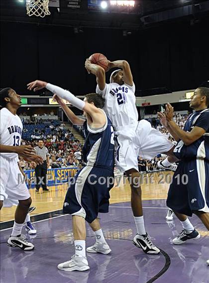 Thumbnail 3 in Sacramento vs. Vista del Lago (CIF SJS D3 Final) photogallery.