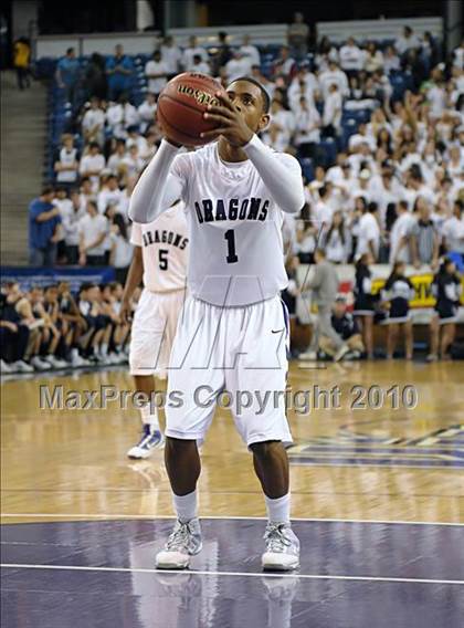 Thumbnail 2 in Sacramento vs. Vista del Lago (CIF SJS D3 Final) photogallery.
