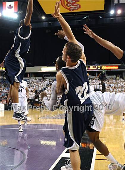 Thumbnail 3 in Sacramento vs. Vista del Lago (CIF SJS D3 Final) photogallery.