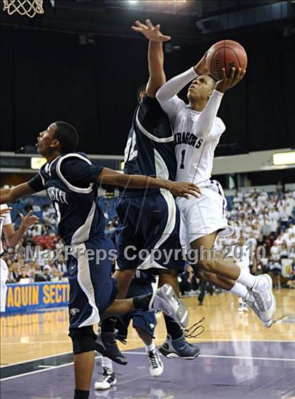Thumbnail 3 in Sacramento vs. Vista del Lago (CIF SJS D3 Final) photogallery.