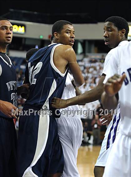 Thumbnail 1 in Sacramento vs. Vista del Lago (CIF SJS D3 Final) photogallery.