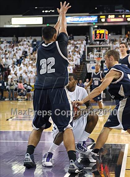 Thumbnail 3 in Sacramento vs. Vista del Lago (CIF SJS D3 Final) photogallery.