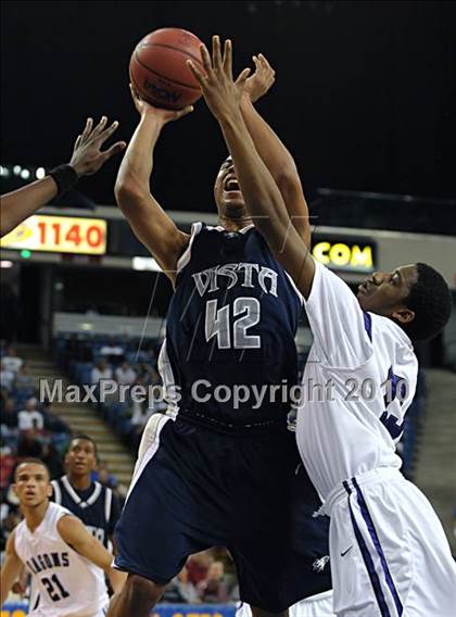 Thumbnail 3 in Sacramento vs. Vista del Lago (CIF SJS D3 Final) photogallery.