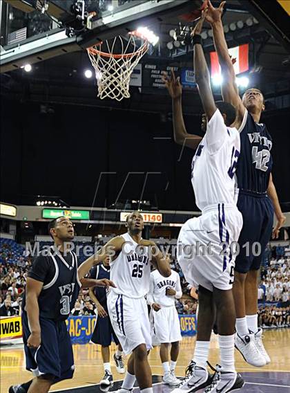 Thumbnail 2 in Sacramento vs. Vista del Lago (CIF SJS D3 Final) photogallery.