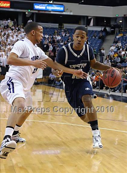 Thumbnail 2 in Sacramento vs. Vista del Lago (CIF SJS D3 Final) photogallery.