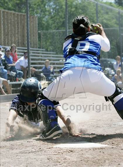 Thumbnail 1 in Gilroy vs. Carlmont (CIF CCS D1 Playoffs) photogallery.