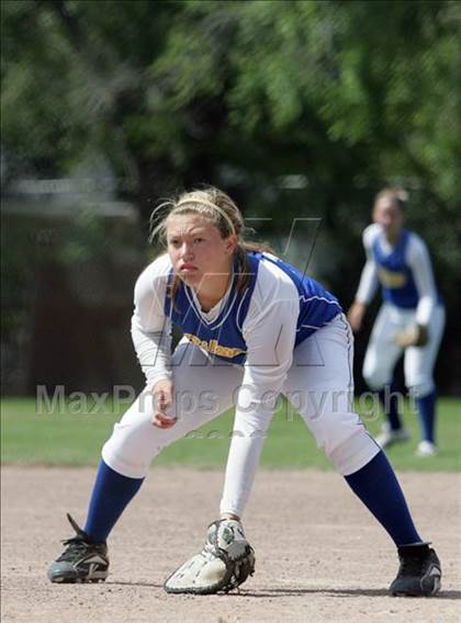 Thumbnail 3 in Gilroy vs. Carlmont (CIF CCS D1 Playoffs) photogallery.
