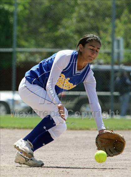 Thumbnail 3 in Gilroy vs. Carlmont (CIF CCS D1 Playoffs) photogallery.