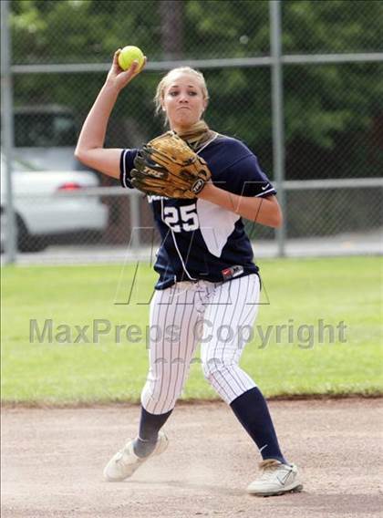 Thumbnail 3 in Gilroy vs. Carlmont (CIF CCS D1 Playoffs) photogallery.