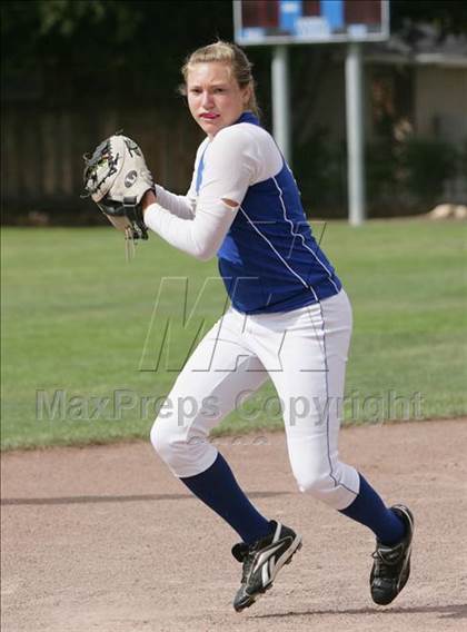 Thumbnail 1 in Gilroy vs. Carlmont (CIF CCS D1 Playoffs) photogallery.