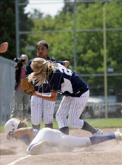 Thumbnail 2 in Gilroy vs. Carlmont (CIF CCS D1 Playoffs) photogallery.