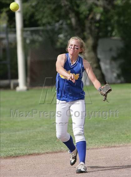 Thumbnail 3 in Gilroy vs. Carlmont (CIF CCS D1 Playoffs) photogallery.