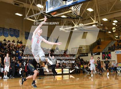 Thumbnail 1 in Mater Dei vs West Linn (Les Schwab Invitational) photogallery.