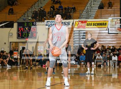 Thumbnail 2 in Mater Dei vs West Linn (Les Schwab Invitational) photogallery.