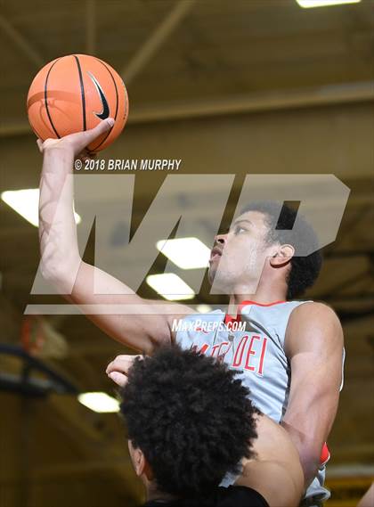 Thumbnail 2 in Mater Dei vs West Linn (Les Schwab Invitational) photogallery.