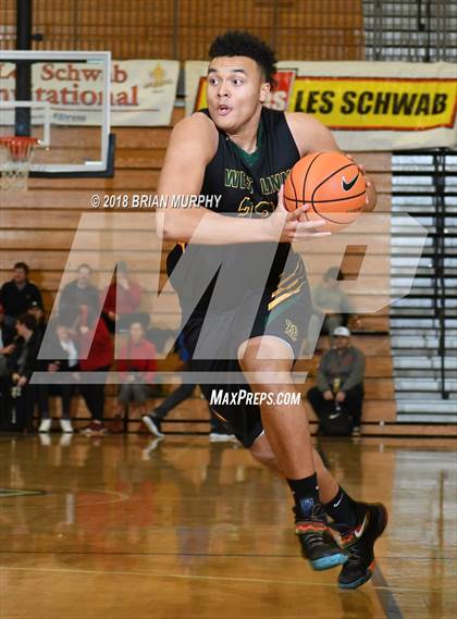 Thumbnail 3 in Mater Dei vs West Linn (Les Schwab Invitational) photogallery.
