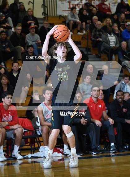 Thumbnail 1 in Mater Dei vs West Linn (Les Schwab Invitational) photogallery.