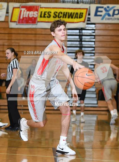 Thumbnail 1 in Mater Dei vs West Linn (Les Schwab Invitational) photogallery.