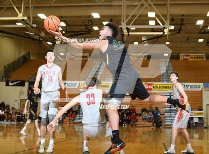 Thumbnail 2 in Mater Dei vs West Linn (Les Schwab Invitational) photogallery.
