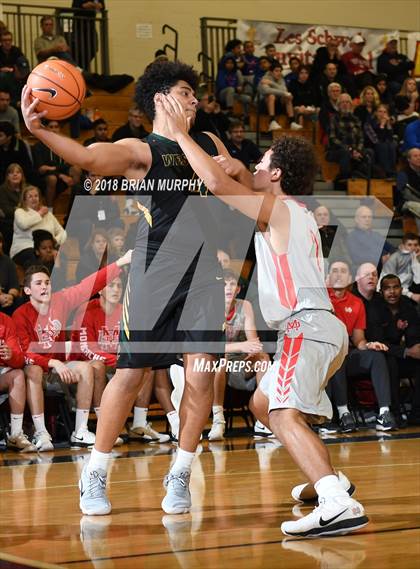 Thumbnail 1 in Mater Dei vs West Linn (Les Schwab Invitational) photogallery.