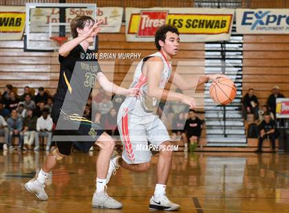 Thumbnail 1 in Mater Dei vs West Linn (Les Schwab Invitational) photogallery.