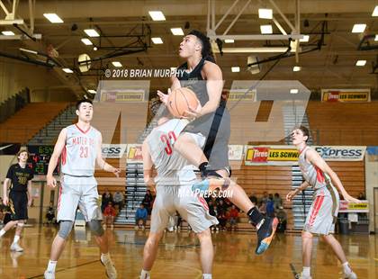 Thumbnail 1 in Mater Dei vs West Linn (Les Schwab Invitational) photogallery.