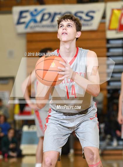 Thumbnail 1 in Mater Dei vs West Linn (Les Schwab Invitational) photogallery.